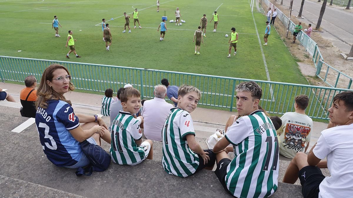 Entrenamiento del pretemporada del Córdoba CF a puerta abierta