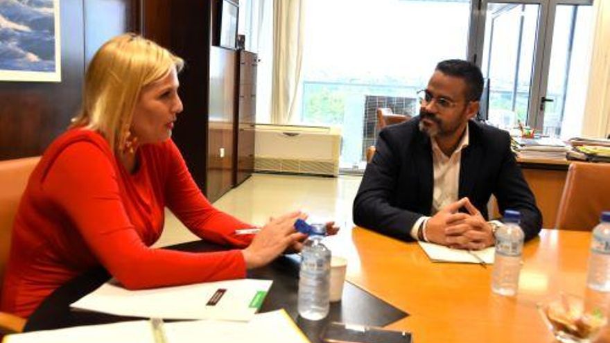 Los ayuntamientos extremeños piden más dinero a la Junta para gestionar nuevas competencias y servicios