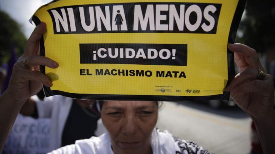 Diversas entidades no gubernamentales y feministas convocaron a una protesta virtual para las 18.00 hora local (00.00 GMT) e invitaron a utilizar las etiquetas #NosotrasTenemosOtrosDatosSV #NiUnaMenos.