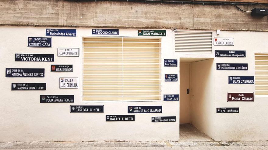 La fachada izquierda.