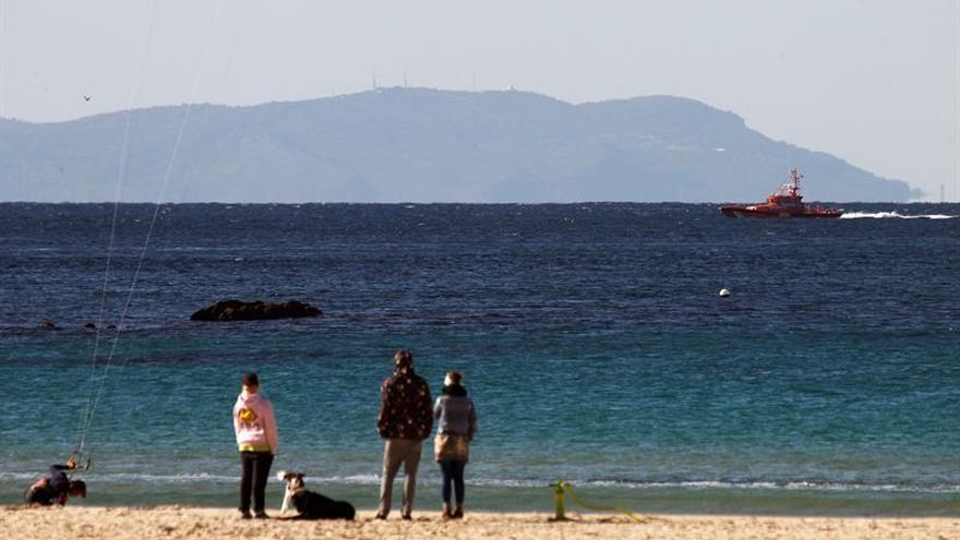 Buscan una patera con 7 inmigrantes subsaharianos en aguas del Estrecho