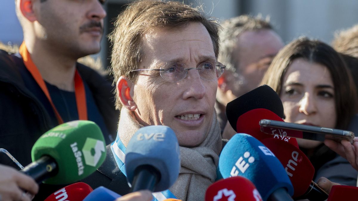 Archivo - El alcalde de Madrid, José Luis Martínez-Almeida, atiende a los medios de comunicación a su llegada a la misa, en la catedral de la Almudena