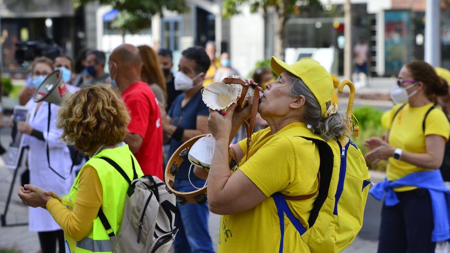 Concentración de empleados públicos temporales de Canarias este Primero de Mayo. (Ángel Sarmiento).