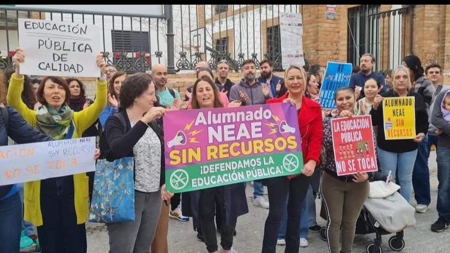 La comunidad educativa se rearma contra el Gobierno de Moreno para frenar el "desmantelamiento" de la escuela pública