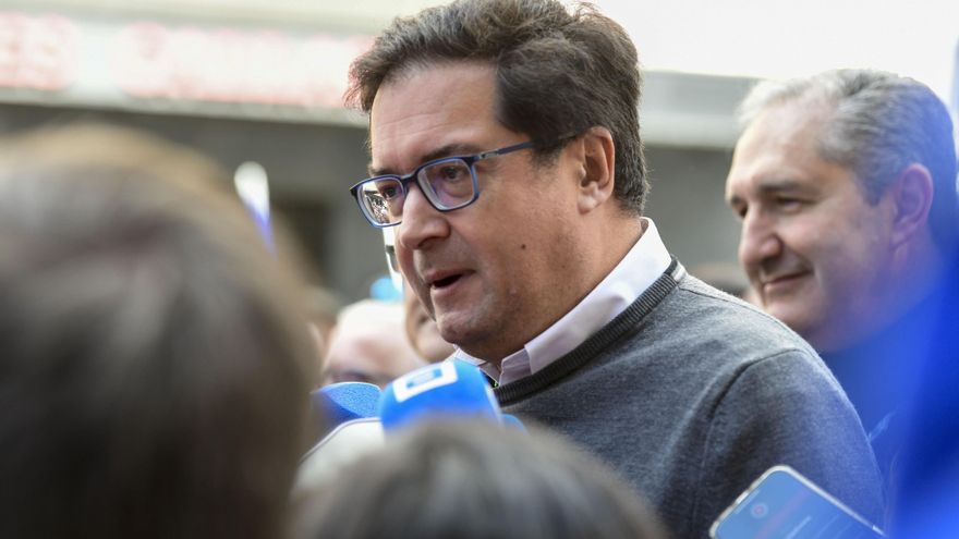 Óscar López califica de "muy grave" la publicación de mensajes privados de Pedro Sánchez