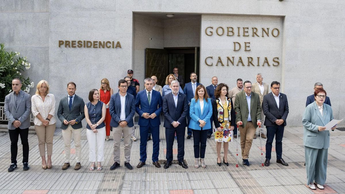 Manifiesto leído por el Gobierno de Canarias por el feminicidio de una mujer en La Laguna.