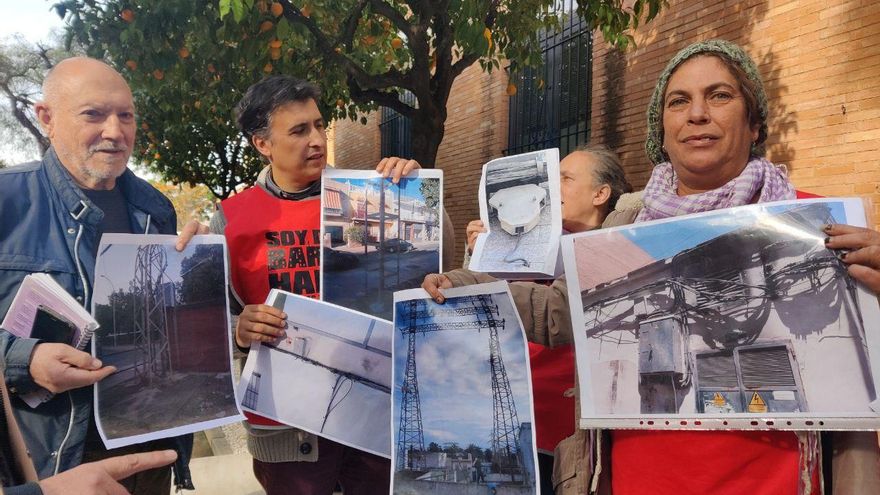 "Decepción" entre los vecinos afectados por los cortes de luz en Sevilla tras una mesa de trabajo "sin propuestas"