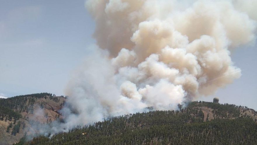 Columna de humo por el incendio en Gran Canaria