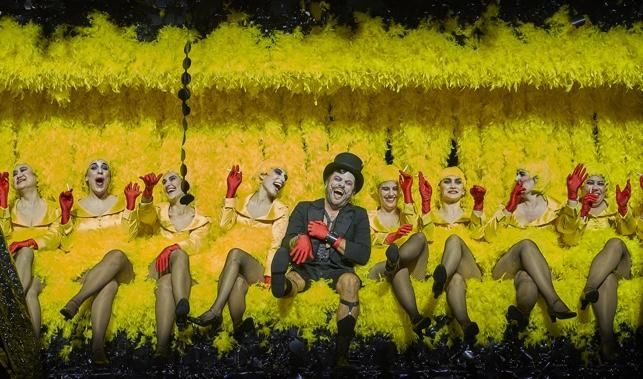 El gallinero de 'La zorrita astuta' de Leoš Janáček ha sido sustituido en la vestión de Barrie Kosky por un grupo de mujeres.