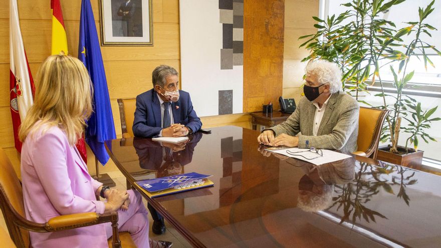 Los hosteleros cántabros responden al cierre del interior de locales con movilizaciones, recursos y demandas