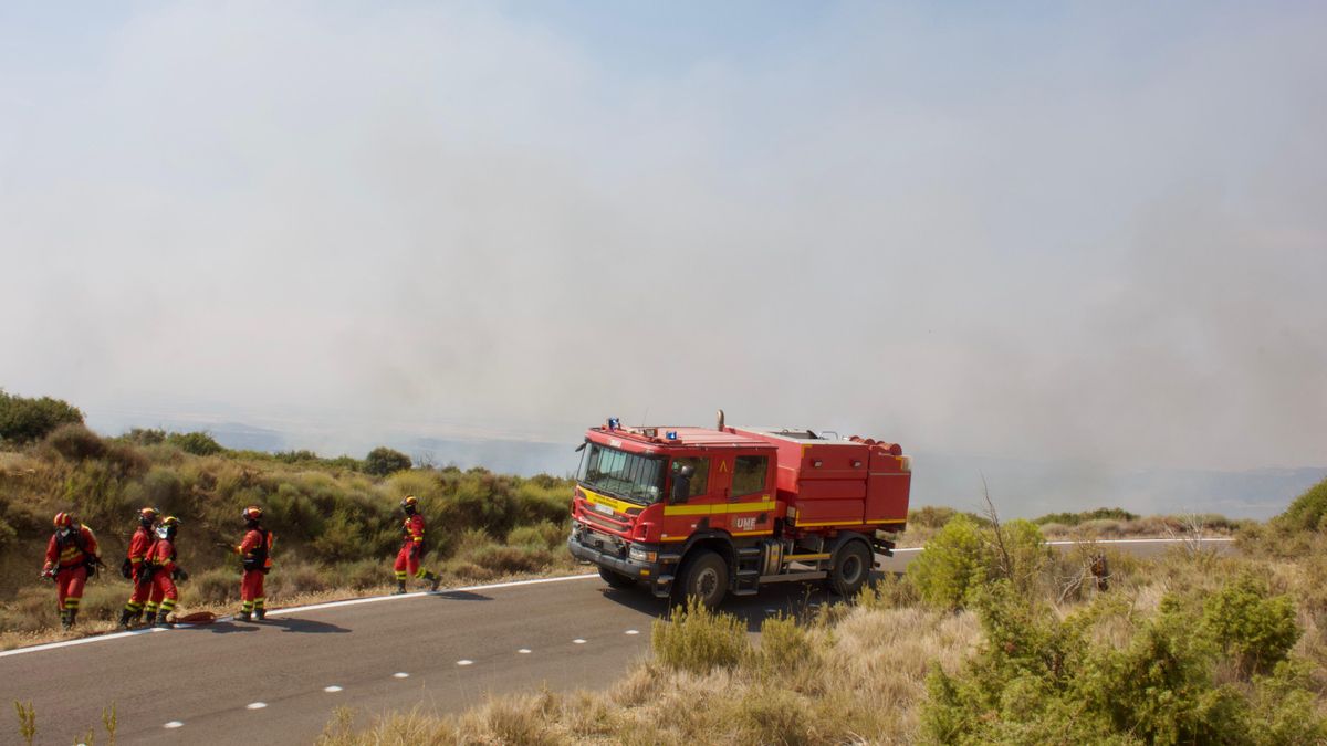 Efectivos en el incendio de las Cinco Villas