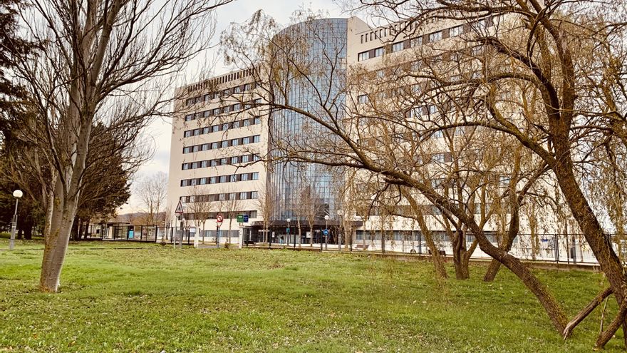 Euskadi suma 37 fallecidos con COVID-19 y apenas administra 7.000 vacunas de refuerzo tras abrirlas a los jóvenes