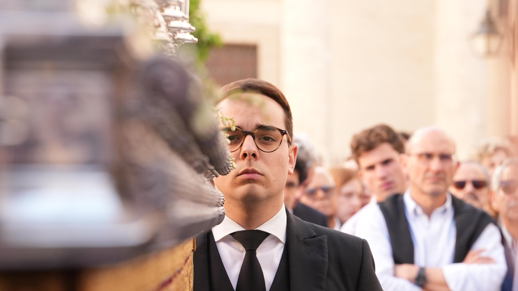 La procesión de la Hermandad del Santo Sepulcro, en imágenes