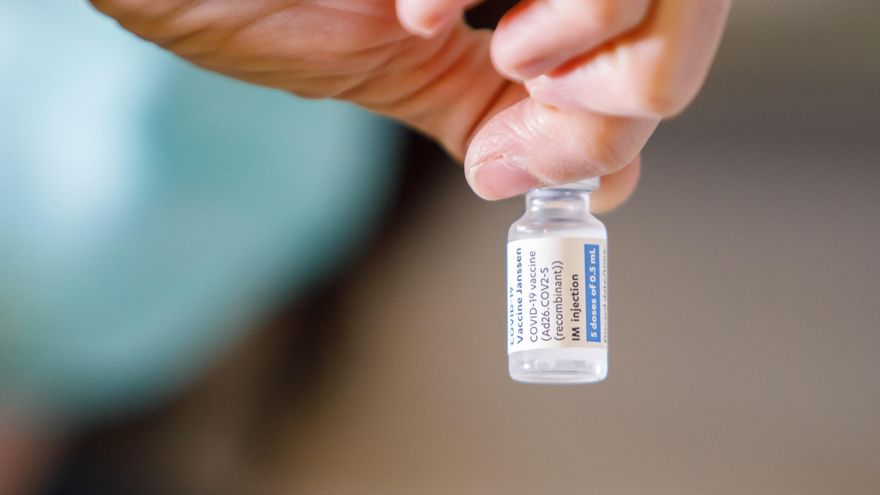 Uno de los viales de la vacuna de Janssen que han llegado a Navarra este miércoles