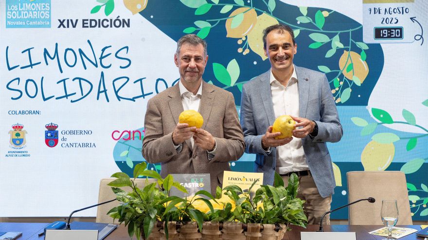 El consejero de Turismo, Luis Martínez Abad, y el alcalde de Alfoz de Lloredo, Enrique Bretones, en la presentación de la XIV edición de Los Limones Solidarios