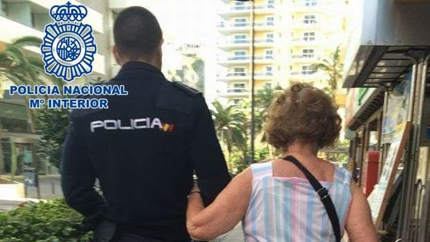Un policía fuera de servicio y varios ciudadanos frustran un intento de robo a una anciana en un cajero automático en Tenerife