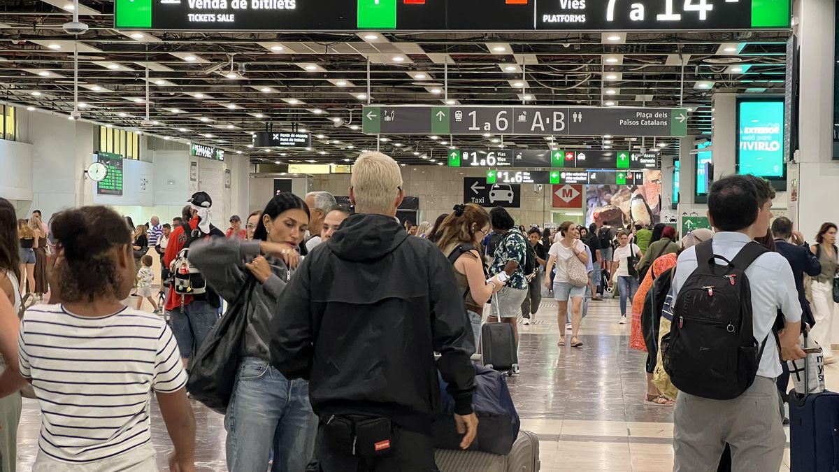 Retrasos generalizados y trenes suprimidos en todas las líneas de Rodalies de Catalunya por una incidencia