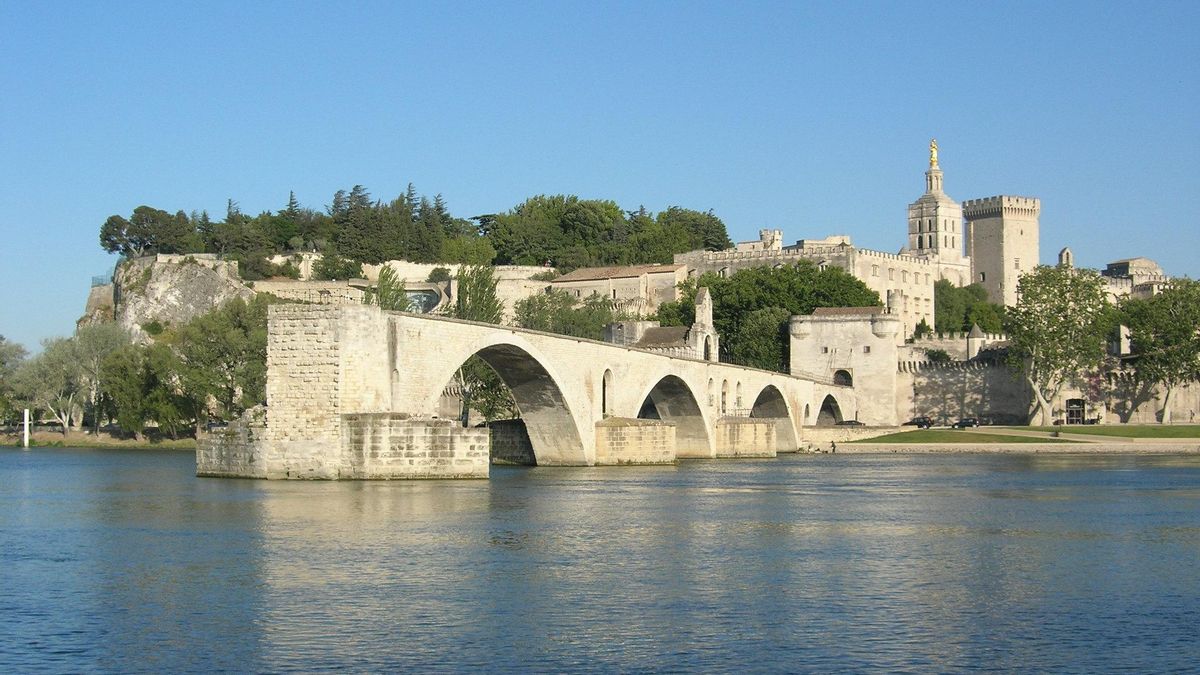 El puente sobre el Río Ródano es uno de los grandes iconos patrimoniales de Avignon.