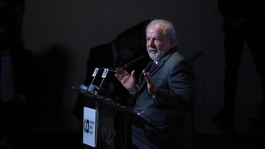 El expresidente de Brasil Luiz Inázio Lula da Silva participa en el Seminario 'Cooperación multilateral y recuperación regional post-Covid19', en la Casa América, a 18 de noviembre de 2021, en Madrid (España).