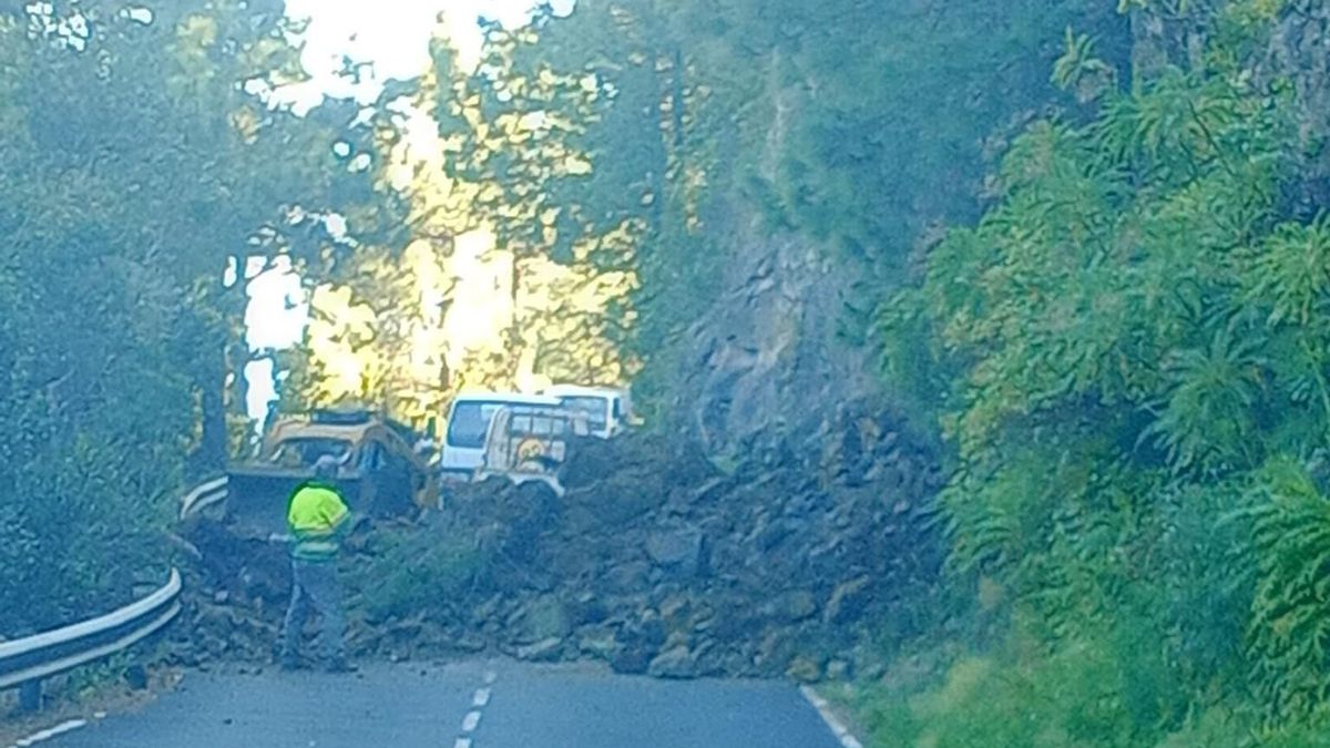 Un desprendimiento provoca el cierre la carretera LP-1 en la zona de Franceses