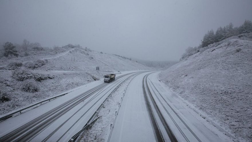 Temporal de nieve en la comarca del Bierzo. / César Sánchez