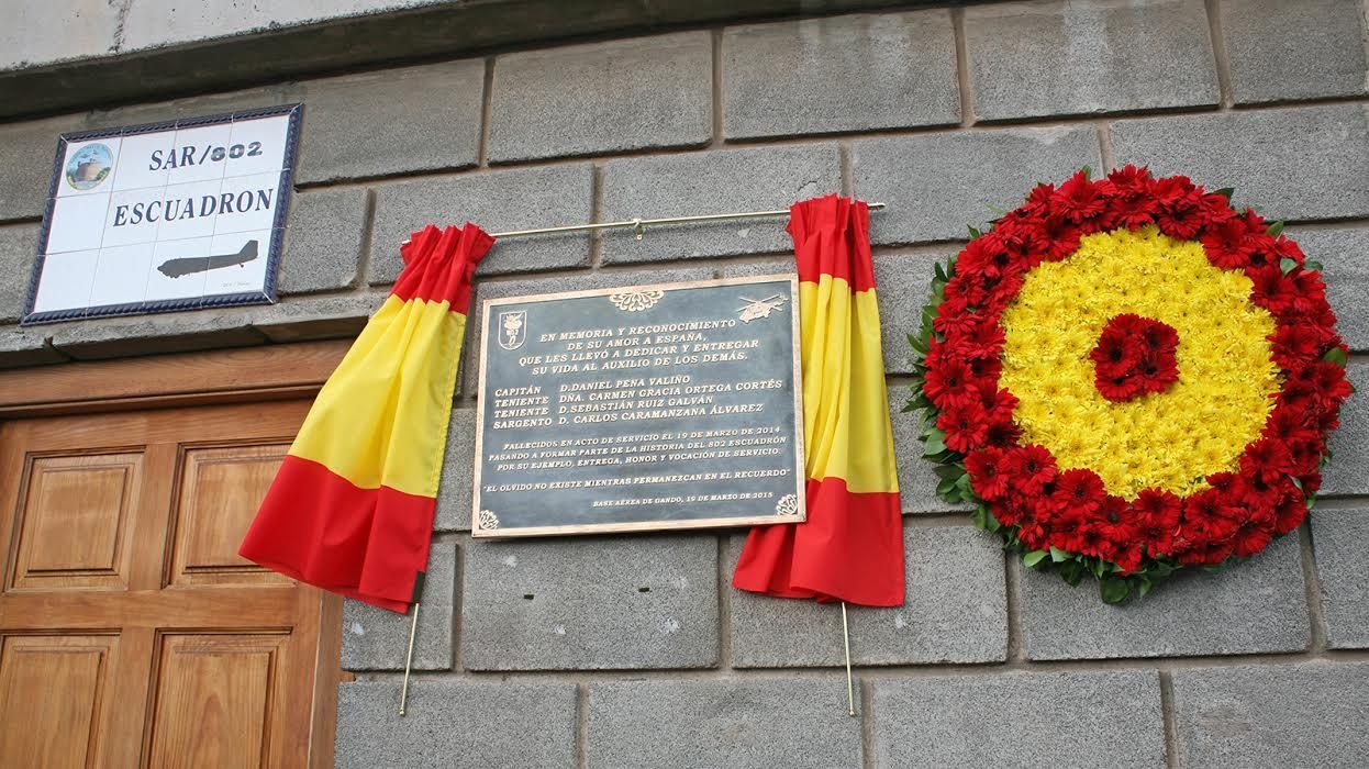 Acto de homenaje a los cuatro militares que fallecieron en el accidente del helicóptero del SAR. (ALEJANDRO RAMOS)