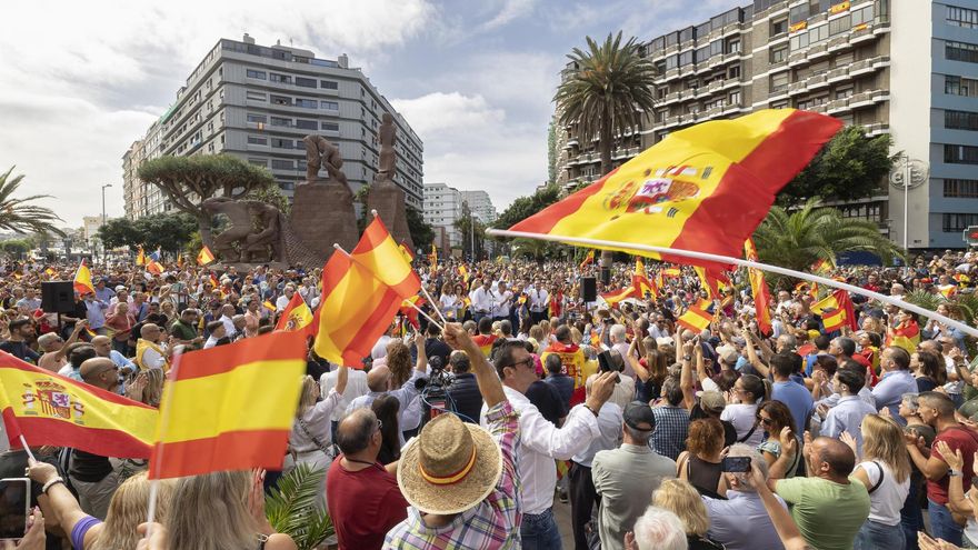 Las protestas contra la amnistía reúnen a 4.500 personas entre Tenerife y Gran Canaria