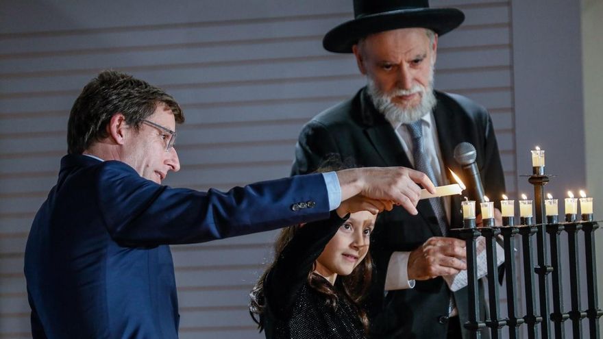 Los Cronistas de la Villa se oponen a que Almeida conceda a Israel la Medalla de Honor de Madrid