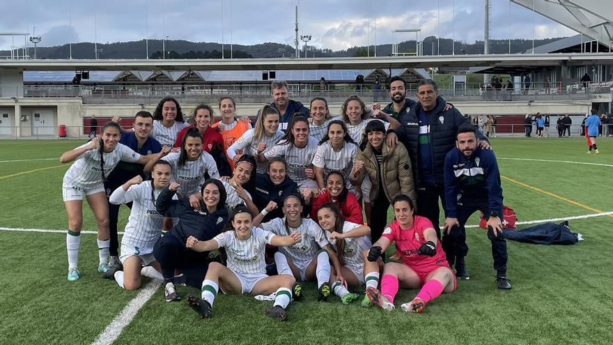 Jugadoras del Córdoba Femenino celebrando el triunfo.