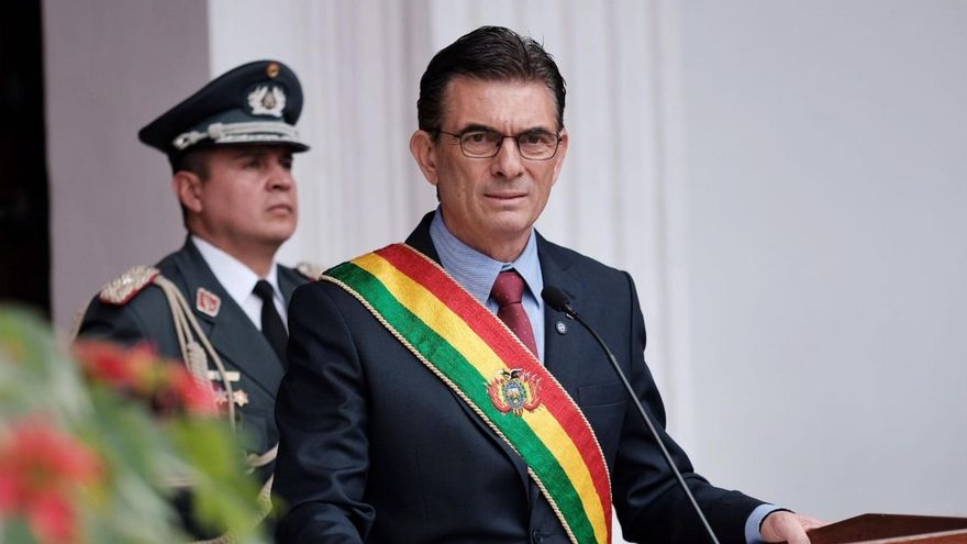 Paz dice que hará respetar la Constitución y que una "minoría no puede abusar" de Bolivia