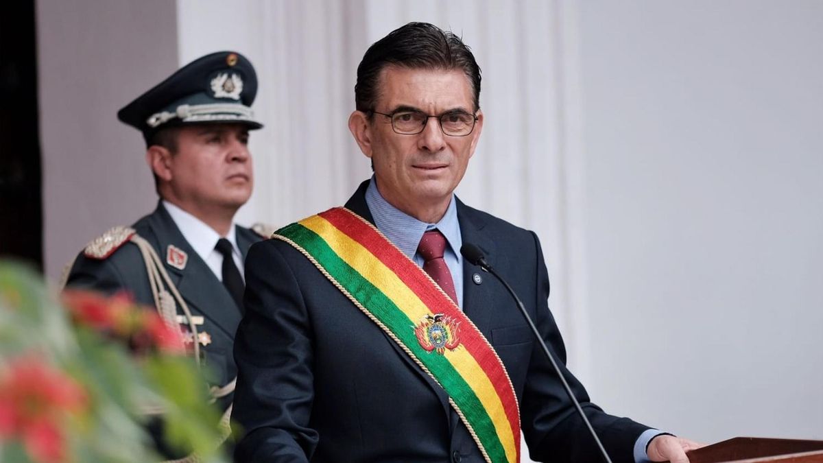 Paz dice que hará respetar la Constitución y que una "minoría no puede abusar" de Bolivia