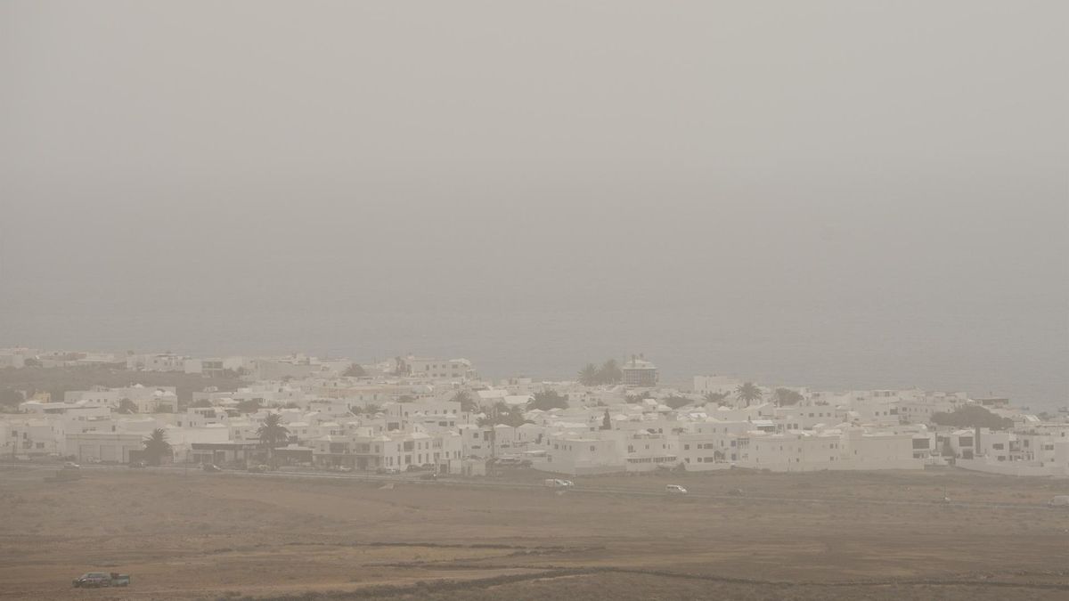 Canarias espera este sábado más calor en una jornada con calima, posibles lluvias y fuertes rachas de viento