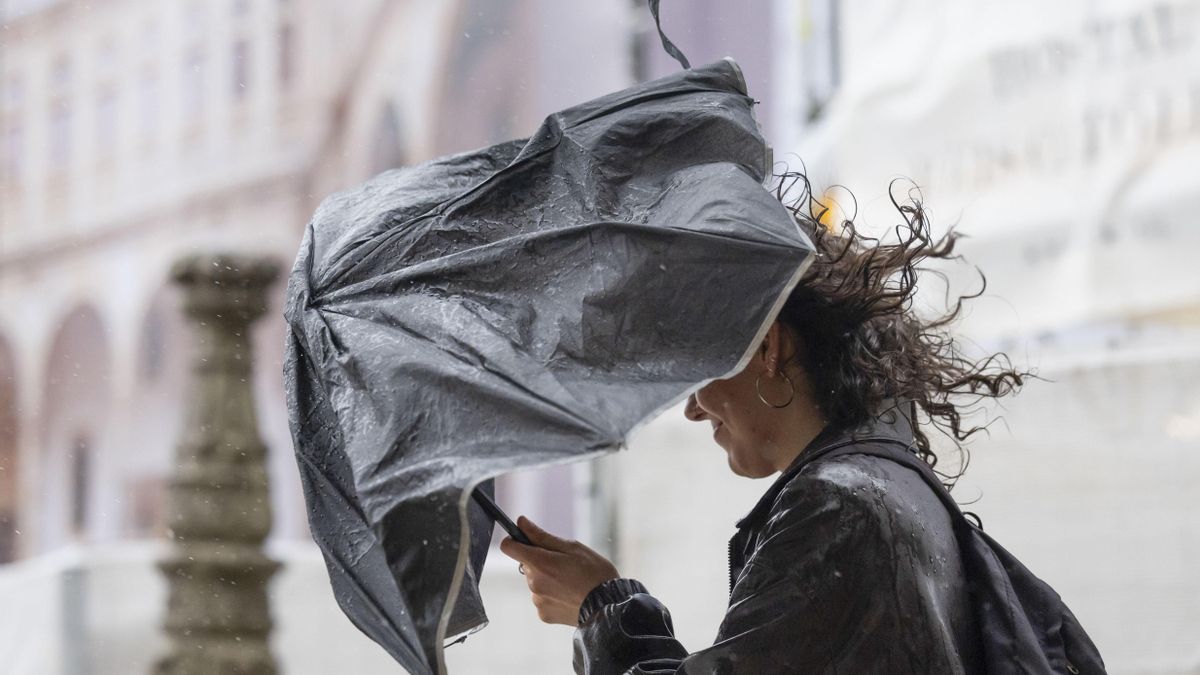 La borrasca Harry se despide con lluvias abundantes y olas de hasta seis metros