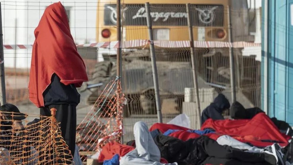 Un policía nacional se enfrenta a tres años de cárcel por presuntas torturas a dos personas migrantes que llegaron en patera a Lanzarote