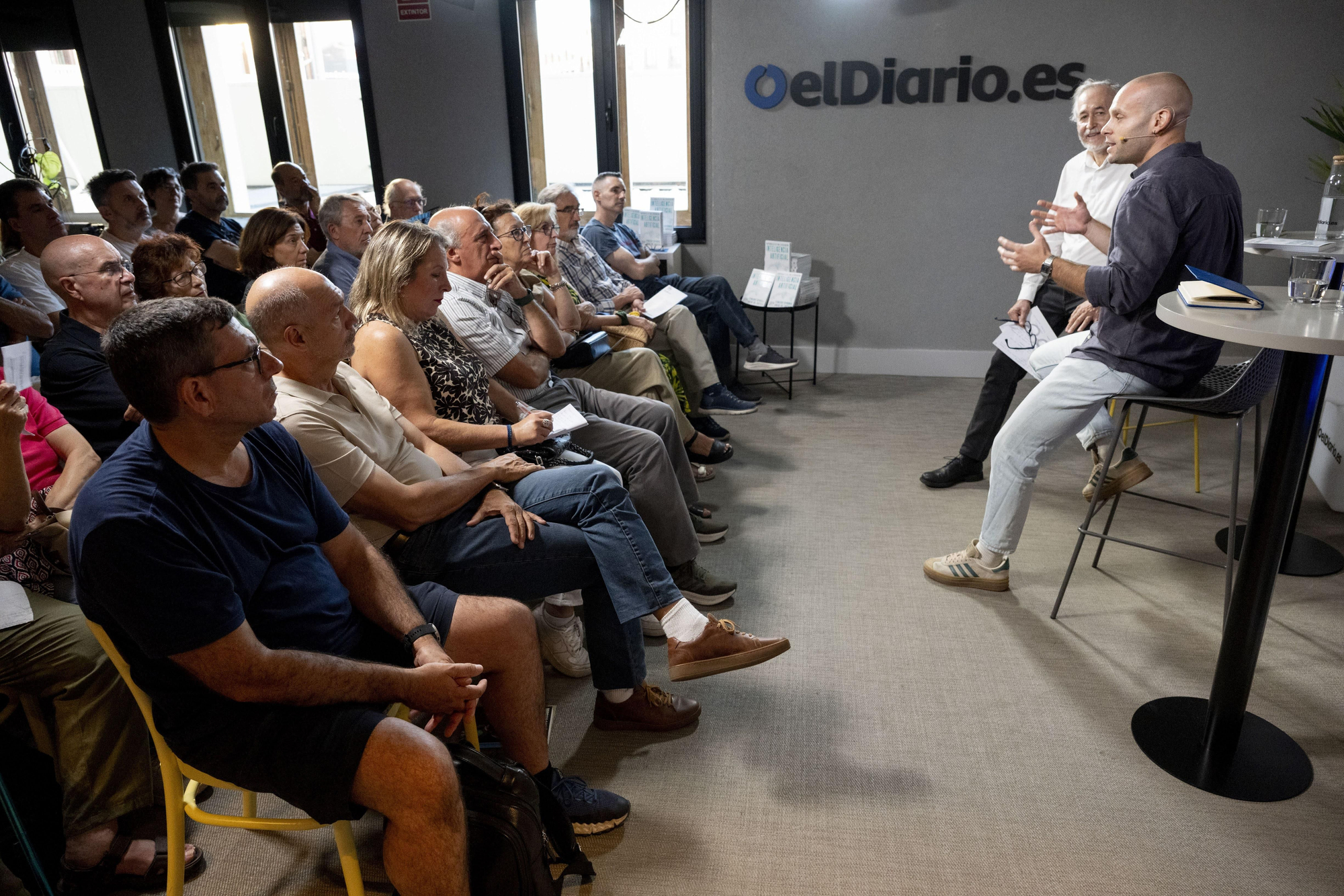 Carlos del Castillo presenta ‘Inteligencia artificial: cartografía de una revolución’, en imágenes