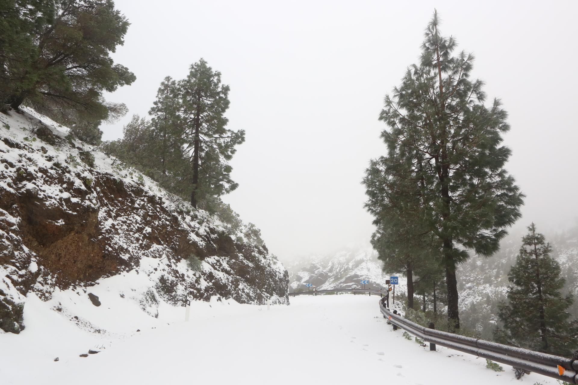 Nieve en el Roque Nublo (ALEJANDRO RAMOS)