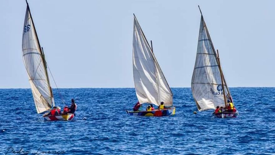 El 'Isla Bonita - #másfuertesqueelvolcan'' del Club de Vela Benahoare participa en el XXX Campeonato de Canarias de Barquillos de Vela Latina