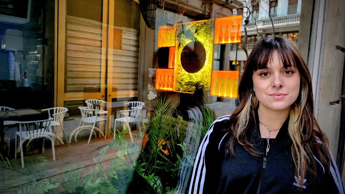 Esther va arribar al pop valencià el 2017. En en deu anys ha publicat tres discos i ha actuat en molts festivals.