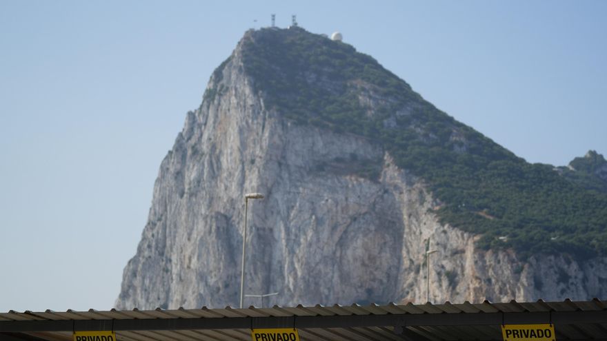 Archivo - Imágenes de la frontera entre España y el Peñón de Gibraltar. A 12 de junio de 2025 en La Línea de la Concepción, Cádiz (Andalucía). La Unión Europea y Reino Unido han alcanzado este miércoles un acuerdo político con el que poner fin a los cinco