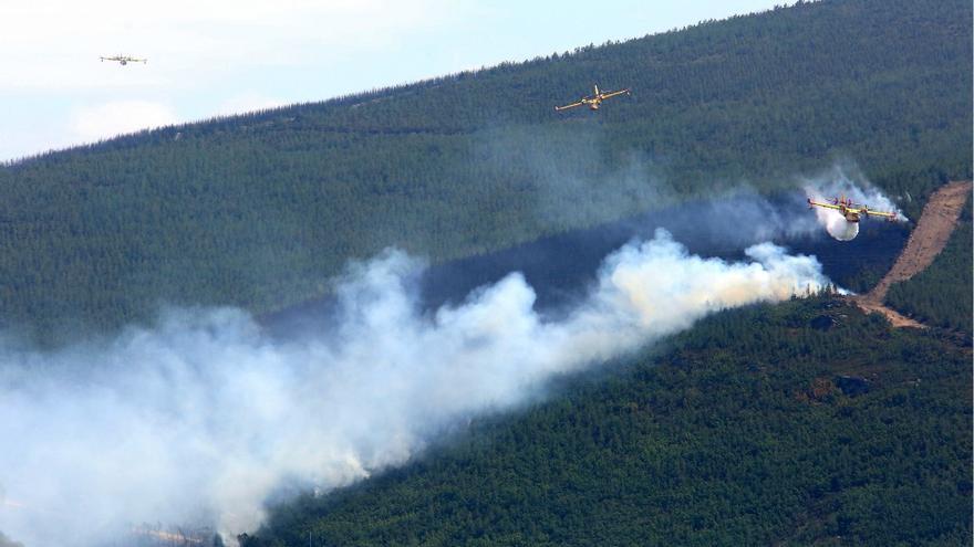 César Sánchez / ICAL Incendio en la comarca de La Cabrera (León).