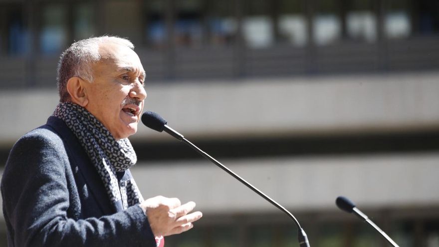 Archivo - El secretario general de UGT, Pepe Álvarez, interviene en una concentración frente al Ministerio de Asuntos Económicos y Transformación Digital, a 12 de abril de 2021, en Madrid, (España).