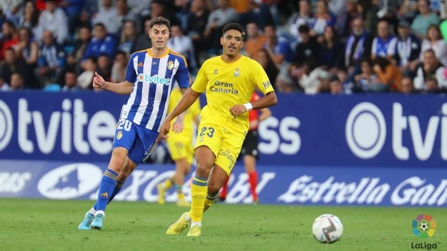 La UD Las Palmas manda en Segunda y tumba a la Ponferradina