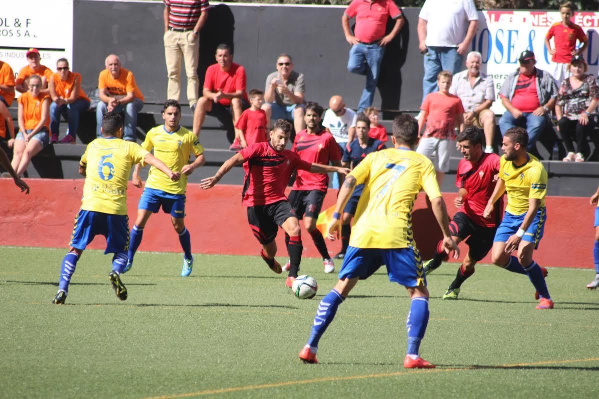 El Mensajero dio la cara ante un conjunto en teoría superior como el Cádiz. Foto: JOSÉ AYUT.