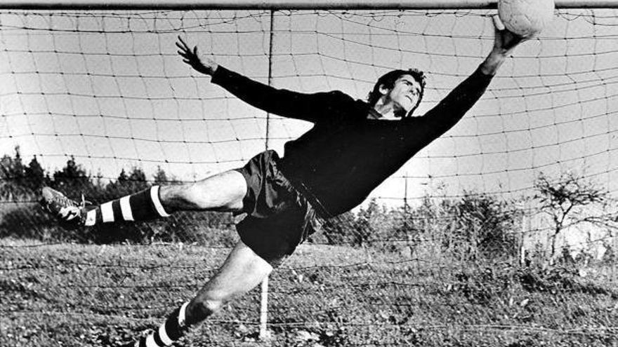 El Athletic Club rendirá homenaje a la "eterna presencia" de José Ángel Iribar con una escultura en San Mamés