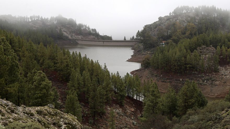 Presa de Los Hornos en la cumbre de Gran Canaria, cerca del Roque Nublo.