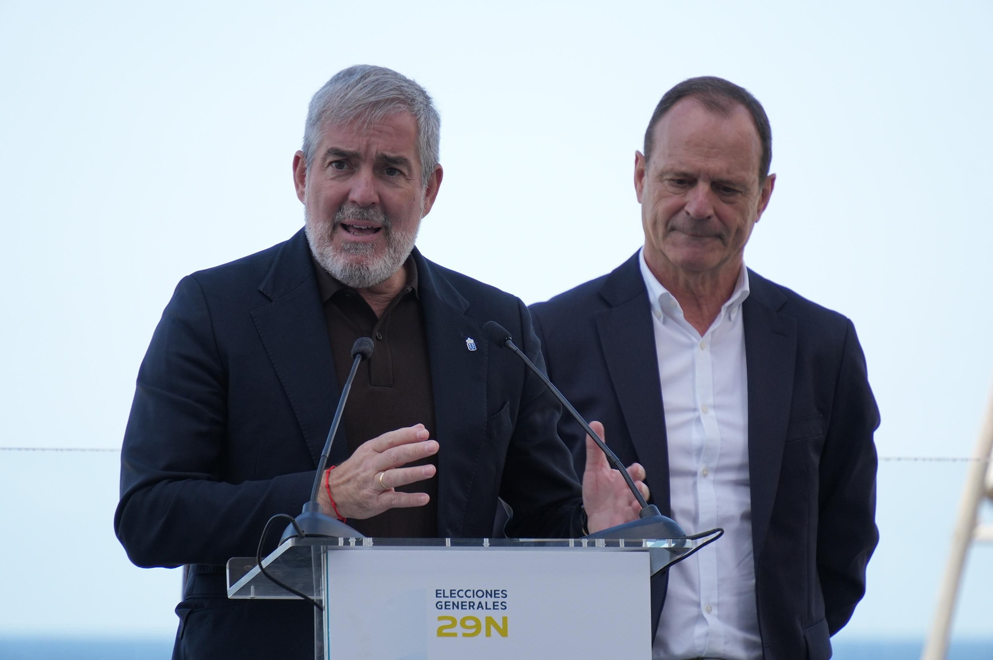 El líder de CC, Fernando Clavijo, junto al presidente de Municipalistas Primero Canarias, Óscar Hernández este sábado.