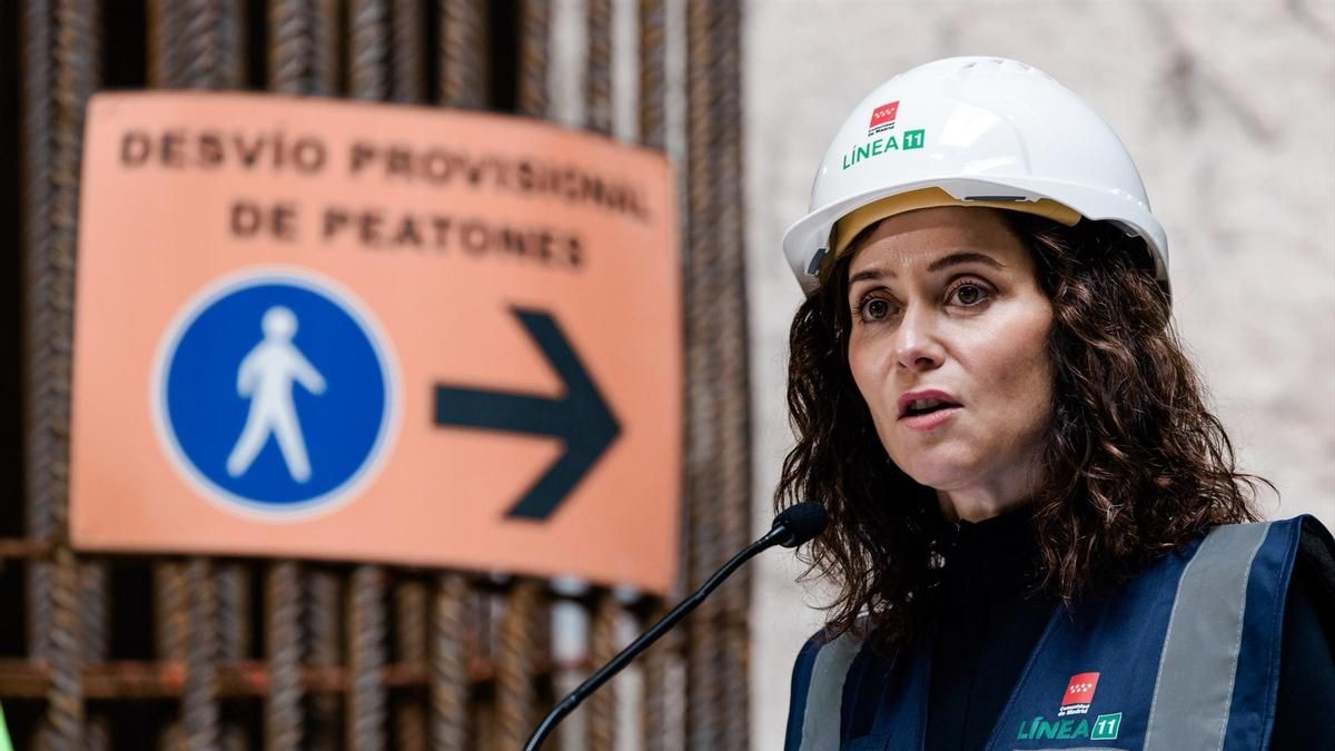 La presidenta de la Comunidad de Madrid, Isabel Díaz Ayuso, visita las obras de ampliación de la línea 11 de Metro, a 26 de marzo de 2026, en Madrid (España).
