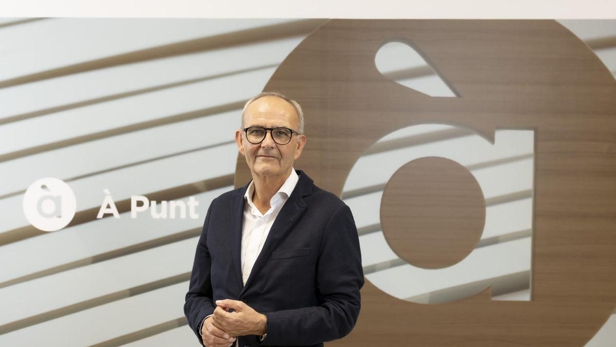 À Punt ja emula Canal 9: denúncies de manipulació, censura de veus crítiques i insults contra Pedro Sánchez