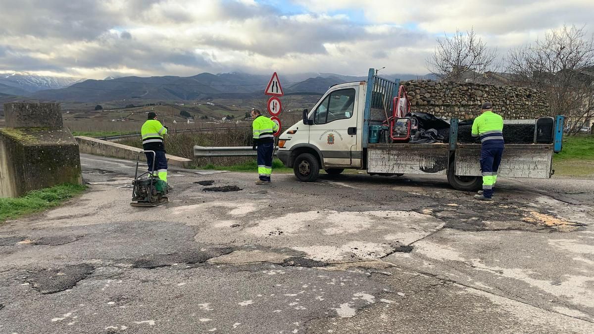 El Ayuntamiento de Ponferrada lanza un plan urgente de bacheado para afrontar los daños por el temporal