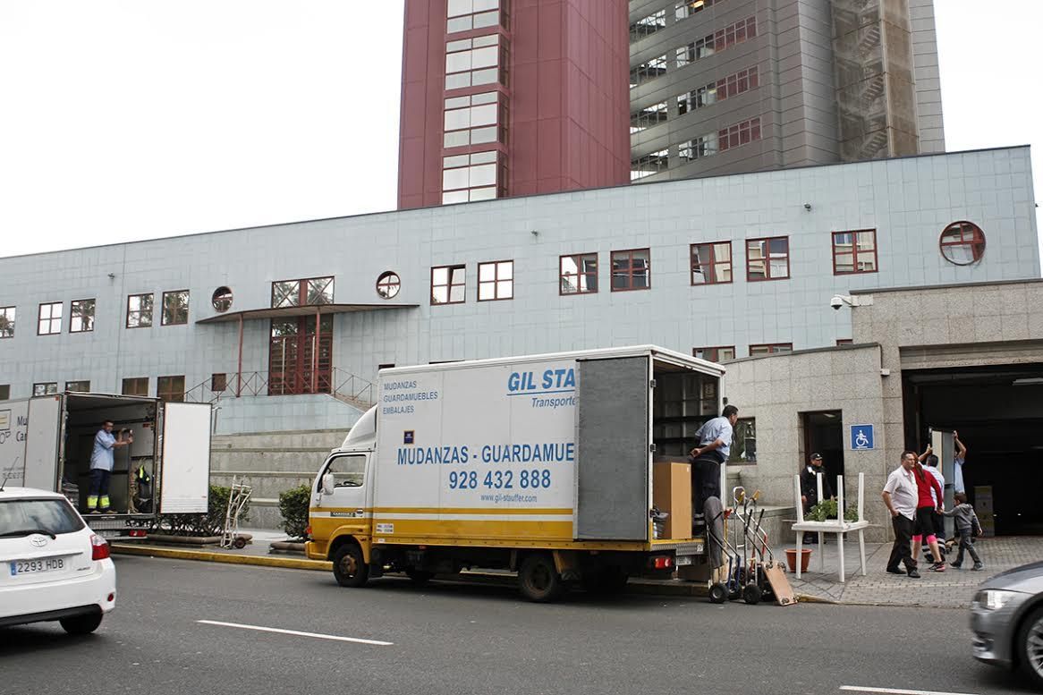 Mudanza de la comisaría de la calle Venegas a la Jefatura Superior de Policía de Canarias.(ALEJANDRO RAMOS)